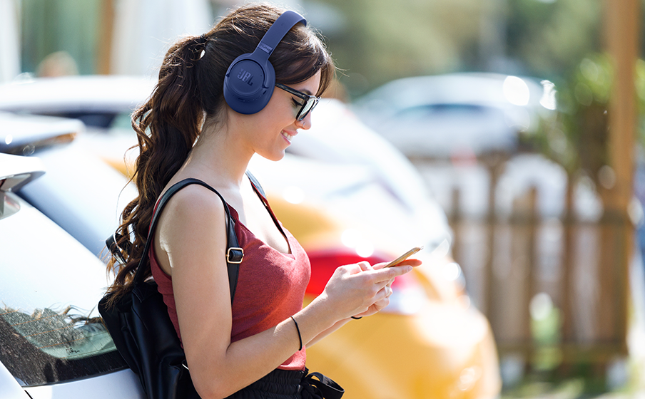 JBL Tune 780NC Dos micr&oacute;fonos con tecnolog&iacute;a de conformaci&oacute;n de haz para disfrutar de unas llamadas perfectas - Image