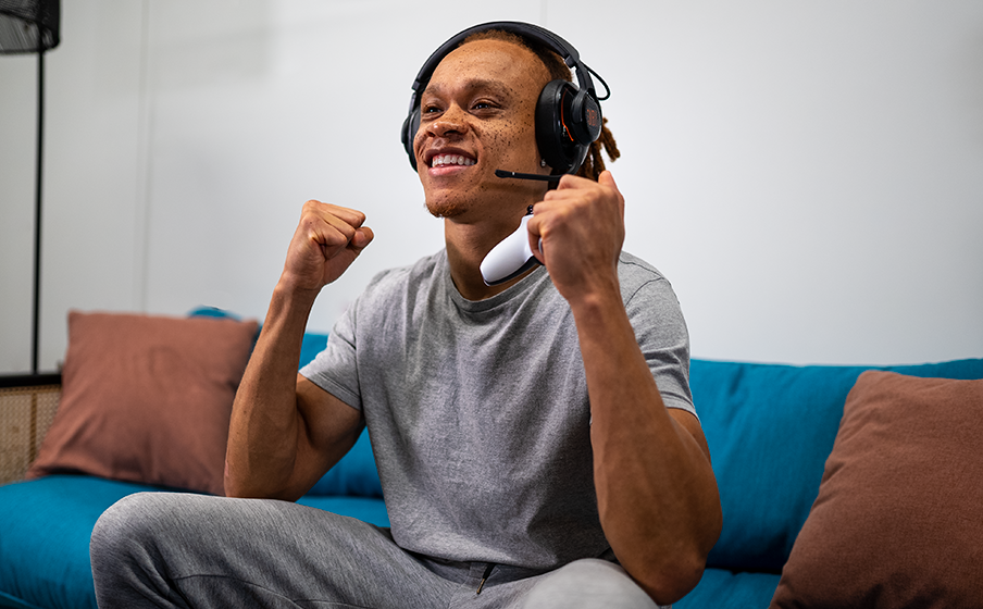 JBL Quantum 910 Wireless Consigue una ventaja competitiva crucial con JBL QuantumSPATIAL 360&trade; en tu consola - Image
