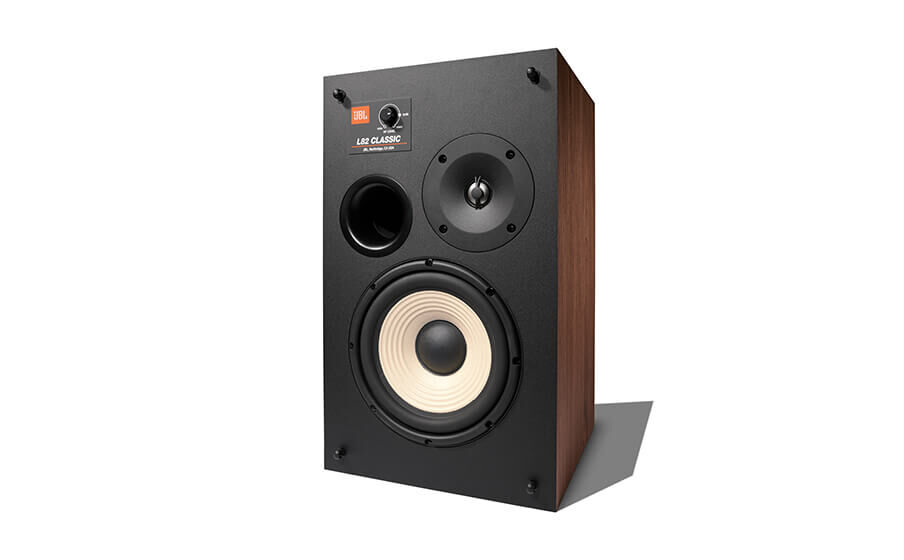 L82 Classic Altavoz en blanco de 200&nbsp;mm con marco moldeado y cono de pulpa pura en dise&ntilde;o de reflejo de graves con puerto de vibraci&oacute;n frontal. - Image