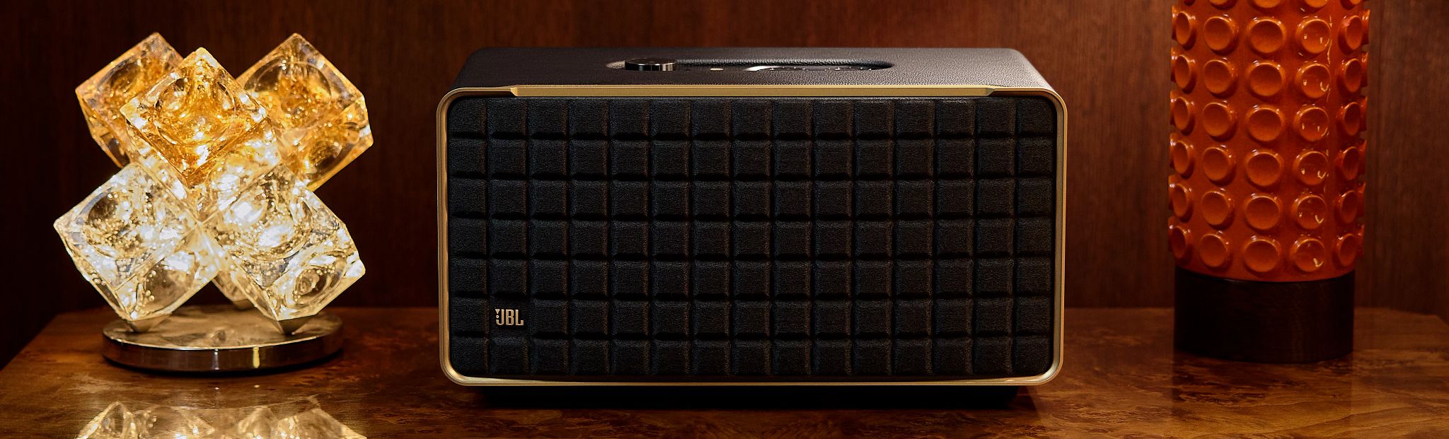 JBL AUTHENTICS 500: PARLANTES CON DISEÑO RETRO Y WI-FI INTEGRADO