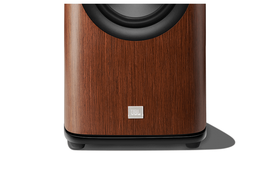 A elegir entre acabados negro brillante o madera de roble gris o nogal satinado, todos de alta gama.