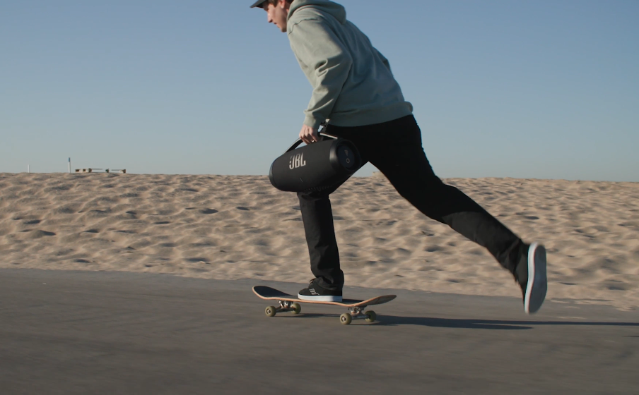 Port&aacute;til, con 24&nbsp;horas de bater&iacute;a