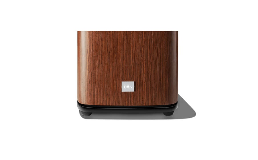 A elegir entre acabados negro brillante o madera de roble gris o nogal satinado, todos de alta gama.