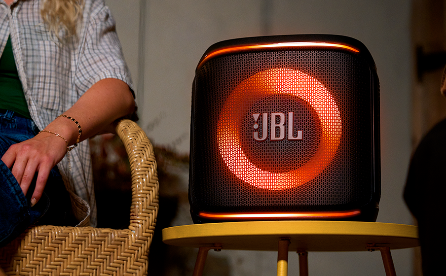 Sonido Pro de JBL acompañado de inteligencia artificial con AI Sound Boost
